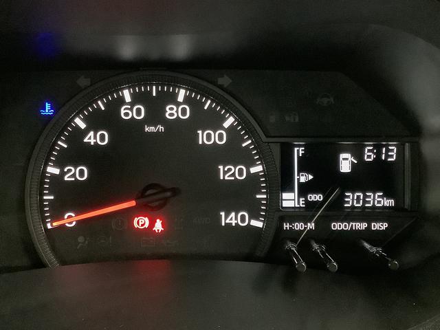 ハイゼットトラックスタンダード　４ＷＤ　５ＭＴ　前後コーナーセンサー　ラジオ走行無制限１年保証　前後コーナーセンサー　４ＷＤ　ＭＴ車　３方開　アイドリングストップ　横滑り防止装置　オートライト　ヘッドライトレベライザー　アクセサリーソケット　スペアタイヤ　ラジオ（兵庫県）の中古車