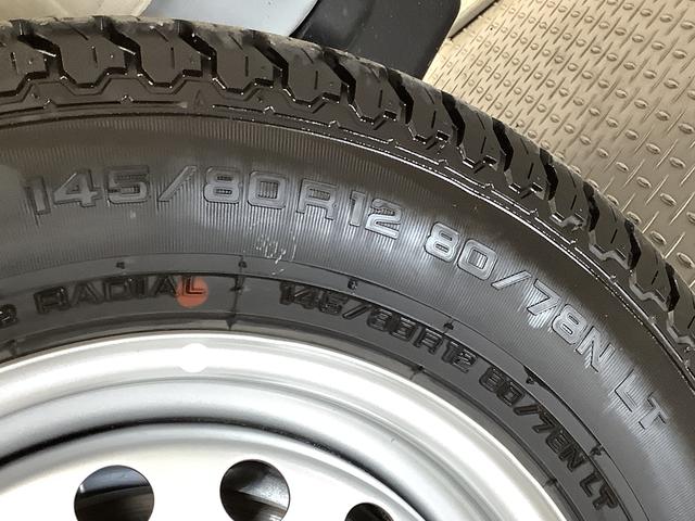 ハイゼットトラックスタンダード　４ＷＤ　５ＭＴ　前後コーナーセンサー　ラジオ走行無制限１年保証　前後コーナーセンサー　４ＷＤ　ＭＴ車　３方開　アイドリングストップ　横滑り防止装置　オートライト　ヘッドライトレベライザー　アクセサリーソケット　スペアタイヤ　ラジオ（兵庫県）の中古車