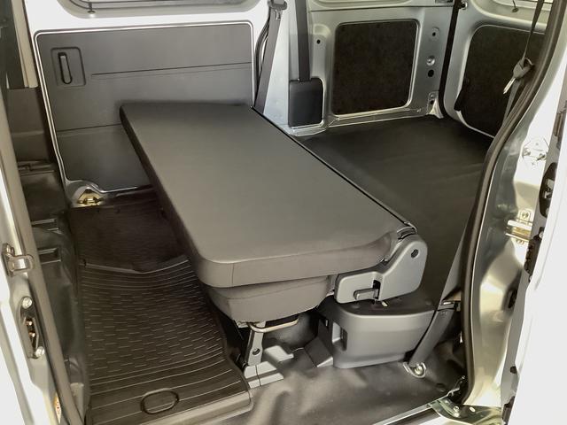 ハイゼットカーゴＤＸ　４ＷＤ　ＣＶＴ　前後コーナーセンサー　両側スライドドア走行無制限１年保証　前後コーナーセンサー　４ＷＤ　ＣＶＴ車　オートマチックハイビーム　アイドリングストップ　横滑り防止装置　オートライト　ヘッドライトレベライザー　ラジオ　マニュアルエアコン（兵庫県）の中古車