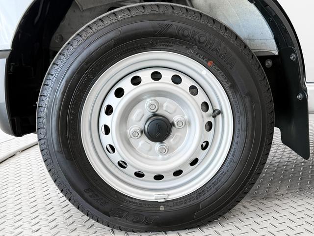 ハイゼットカーゴＤＸ　４ＷＤ　ＣＶＴ　前後コーナーセンサー　両側スライドドア走行無制限１年保証　前後コーナーセンサー　４ＷＤ　ＣＶＴ車　オートマチックハイビーム　アイドリングストップ　横滑り防止装置　オートライト　ヘッドライトレベライザー　ラジオ　マニュアルエアコン（兵庫県）の中古車