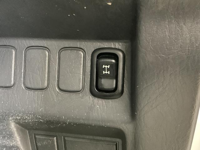 ハイゼットトラックエアコン・パワステ　スペシャル　４ＷＤ　５ＭＴ　禁煙　３方開走行無制限１年保証　ゲートプロテクター　４ＷＤ　ＭＴ車　禁煙車　３方開　ドアバイザー　ラジオ　ラバーフロアマット　マニュアルエアコン　スペアタイヤ　パワーステアリング　マッドガード　衝突安全ボディ（兵庫県）の中古車