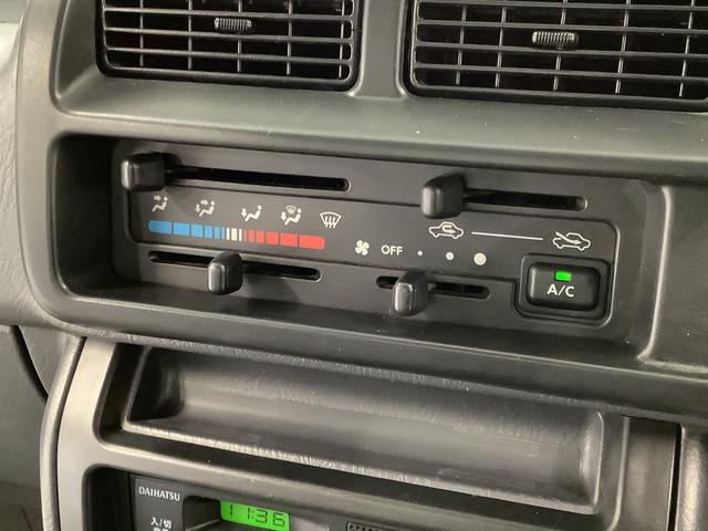 ハイゼットトラックエアコン・パワステ　スペシャル　４ＷＤ　５ＭＴ　禁煙　３方開走行無制限１年保証　ゲートプロテクター　４ＷＤ　ＭＴ車　禁煙車　３方開　ドアバイザー　ラジオ　ラバーフロアマット　マニュアルエアコン　スペアタイヤ　パワーステアリング　マッドガード　衝突安全ボディ（兵庫県）の中古車