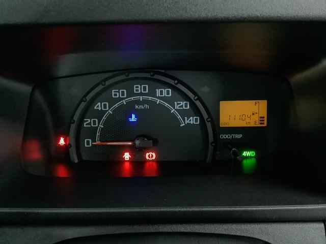 ハイゼットトラックスタンダード　４ＷＤ　５ＭＴ　３方開　ドアバイザー　ラジオ走行無制限１年保証　４ＷＤ　ドアバイザー　ＭＴ車　３方開　ヘッドライトレベライザー　ラジオ　アクセサリーソケット　マニュアルエアコン　スペアタイヤ　バッテリーカバー　ラバーフロアマット（兵庫県）の中古車