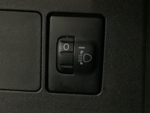 ハイゼットトラックスタンダード　４ＷＤ　５ＭＴ　３方開　ドアバイザー　ラジオ走行無制限１年保証　４ＷＤ　ドアバイザー　ＭＴ車　３方開　ヘッドライトレベライザー　ラジオ　アクセサリーソケット　マニュアルエアコン　スペアタイヤ　バッテリーカバー　ラバーフロアマット（兵庫県）の中古車