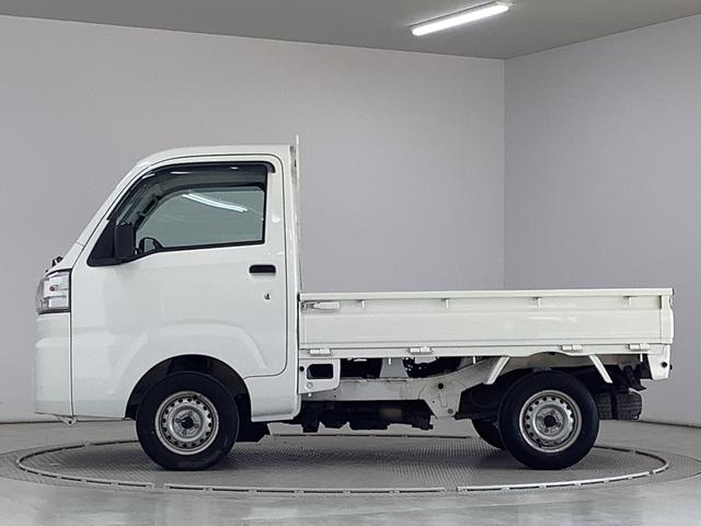 ハイゼットトラックスタンダード　４ＷＤ　ＡＴ　３方開　ドアバイザー　ラジオ走行無制限１年保証　４ＷＤ　ドアバイザー　ＡＴ車　３方開　ヘッドライトレベライザー　ラジオ　アクセサリーソケット　マニュアルエアコン　スペアタイヤ　パッテリーカバー　ラバーフロアマット（兵庫県）の中古車