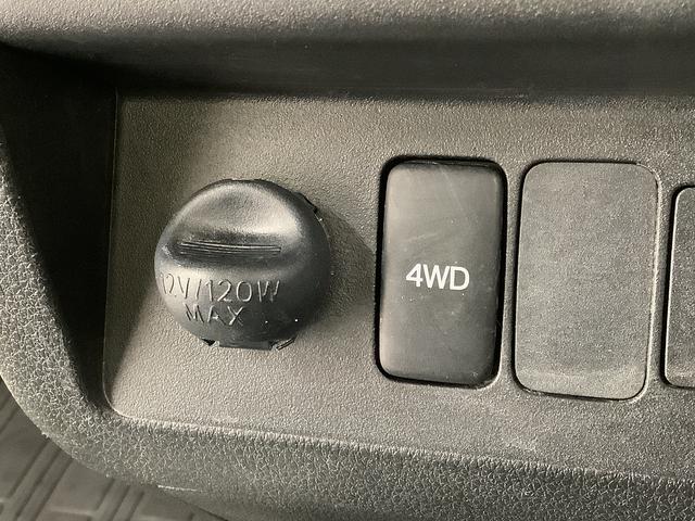 ハイゼットトラックスタンダード　４ＷＤ　ＡＴ　３方開　ドアバイザー　ラジオ走行無制限１年保証　４ＷＤ　ドアバイザー　ＡＴ車　３方開　ヘッドライトレベライザー　ラジオ　アクセサリーソケット　マニュアルエアコン　スペアタイヤ　パッテリーカバー　ラバーフロアマット（兵庫県）の中古車