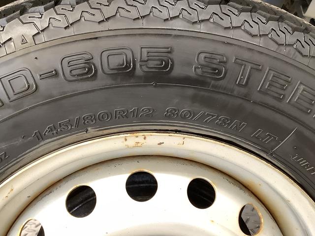 ハイゼットトラックスタンダード　４ＷＤ　ＡＴ　３方開　ドアバイザー　ラジオ走行無制限１年保証　４ＷＤ　ドアバイザー　ＡＴ車　３方開　ヘッドライトレベライザー　ラジオ　アクセサリーソケット　マニュアルエアコン　スペアタイヤ　パッテリーカバー　ラバーフロアマット（兵庫県）の中古車