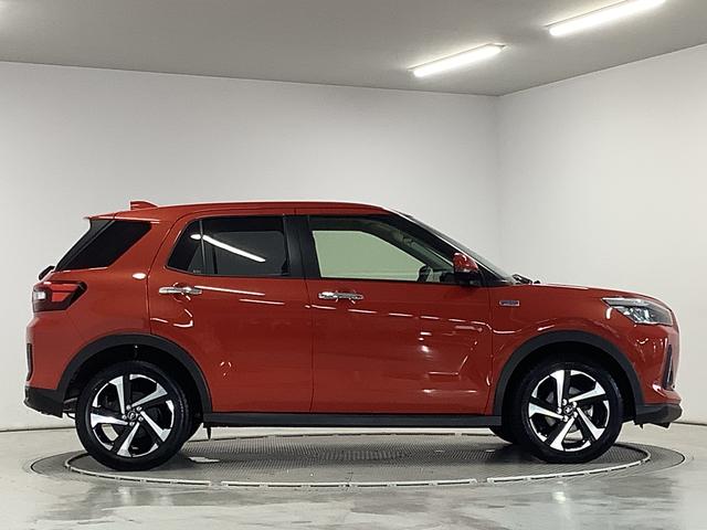 ロッキープレミアムＧ　ＨＥＶ　ワンオーナー　ディスプレイオーディオ１年保証　９インチディスプレイオーディオ　１オーナー　パノラマモニター　アダプティブクルーズコントロール　前後コーナーセンサー　シートヒーター　ブラインドスポットモニター　１７インチ純正アルミホイール（兵庫県）の中古車