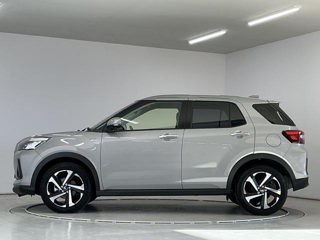 ロッキープレミアムＧ　ＨＥＶ　９インチディスプレイオーディオ　ＵＳＢ１年保証　９インチディスプレイオーディオ　パノラマモニター　アダプティブクルーズコントロール　前後コーナーセンサー　前席シートヒーター　ブラインドスポットモニター　ＵＳＢ　１７インチ純正アルミホイール（兵庫県）の中古車