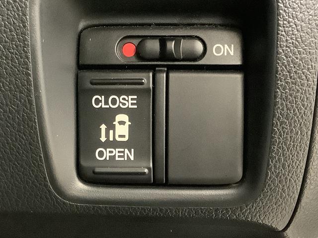 Ｎ−ＢＯＸカスタムＧ・Ｌパッケージ　禁煙　ＣＤオーディオ　片側電動スライドドア走行無制限１年保証　片側電動スライドドア　禁煙車　ＣＤオーディオ　ＨＩＤヘッドライト　アイドリングストップ　プッシュスタート　横滑り防止装置　オートライト　オートエアコン　１４インチアルミホイール（兵庫県）の中古車