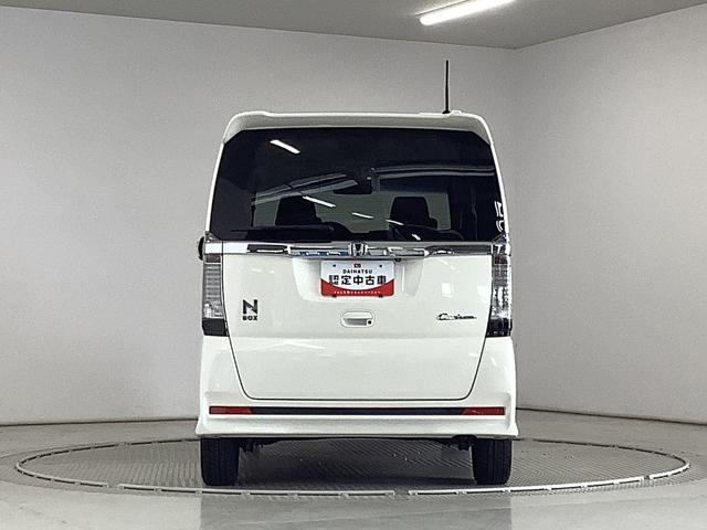 Ｎ−ＢＯＸカスタムＧ・Ｌパッケージ　禁煙　ＣＤオーディオ　片側電動スライドドア走行無制限１年保証　片側電動スライドドア　禁煙車　ＣＤオーディオ　ＨＩＤヘッドライト　アイドリングストップ　プッシュスタート　横滑り防止装置　オートライト　オートエアコン　１４インチアルミホイール（兵庫県）の中古車
