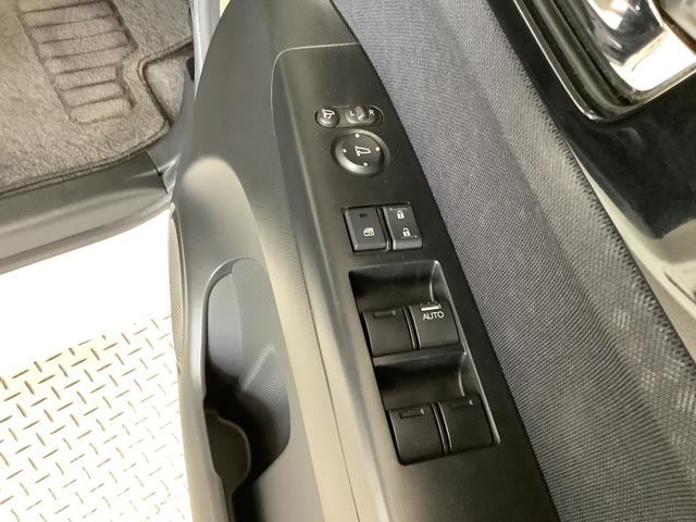 Ｎ−ＢＯＸカスタムＧ・Ｌパッケージ　禁煙　ＣＤオーディオ　片側電動スライドドア走行無制限１年保証　片側電動スライドドア　禁煙車　ＣＤオーディオ　ＨＩＤヘッドライト　アイドリングストップ　プッシュスタート　横滑り防止装置　オートライト　オートエアコン　１４インチアルミホイール（兵庫県）の中古車