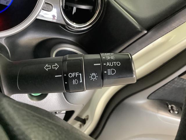 Ｎ−ＢＯＸカスタムＧ・Ｌパッケージ　禁煙　ＣＤオーディオ　片側電動スライドドア走行無制限１年保証　片側電動スライドドア　禁煙車　ＣＤオーディオ　ＨＩＤヘッドライト　アイドリングストップ　プッシュスタート　横滑り防止装置　オートライト　オートエアコン　１４インチアルミホイール（兵庫県）の中古車