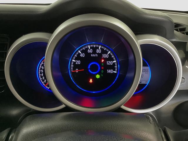 Ｎ−ＢＯＸカスタムＧ・Ｌパッケージ　禁煙　ＣＤオーディオ　片側電動スライドドア走行無制限１年保証　片側電動スライドドア　禁煙車　ＣＤオーディオ　ＨＩＤヘッドライト　アイドリングストップ　プッシュスタート　横滑り防止装置　オートライト　オートエアコン　１４インチアルミホイール（兵庫県）の中古車