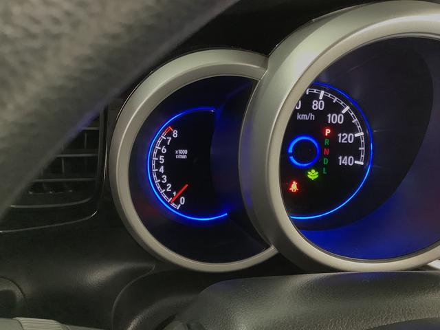 Ｎ−ＢＯＸカスタムＧ・Ｌパッケージ　禁煙　ＣＤオーディオ　片側電動スライドドア走行無制限１年保証　片側電動スライドドア　禁煙車　ＣＤオーディオ　ＨＩＤヘッドライト　アイドリングストップ　プッシュスタート　横滑り防止装置　オートライト　オートエアコン　１４インチアルミホイール（兵庫県）の中古車