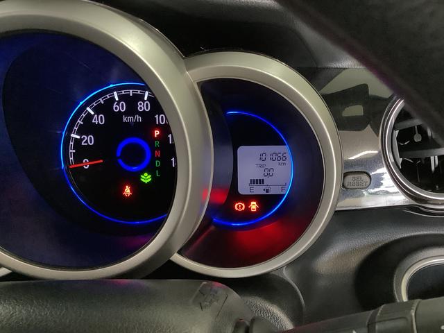 Ｎ−ＢＯＸカスタムＧ・Ｌパッケージ　禁煙　ＣＤオーディオ　片側電動スライドドア走行無制限１年保証　片側電動スライドドア　禁煙車　ＣＤオーディオ　ＨＩＤヘッドライト　アイドリングストップ　プッシュスタート　横滑り防止装置　オートライト　オートエアコン　１４インチアルミホイール（兵庫県）の中古車