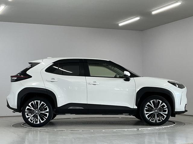 ヤリスクロスＺ　禁煙　ワンオーナー　８インチナビ　ＥＴＣ　クルコン１年保証　禁煙車　ワンオーナー　ＥＴＣ　８インチナビ　パノラミックビューモニター　アダプティブクルーズコントロール　ブラインドスポットモニター　前後コーナーセンサー　１８インチアルミホイール（兵庫県）の中古車