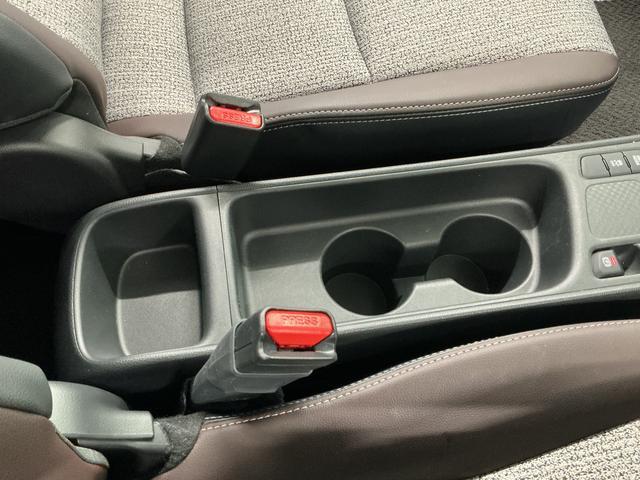 ヤリスクロスＺ　禁煙　ワンオーナー　８インチナビ　ＥＴＣ　クルコン１年保証　禁煙車　ワンオーナー　ＥＴＣ　８インチナビ　パノラミックビューモニター　アダプティブクルーズコントロール　ブラインドスポットモニター　前後コーナーセンサー　１８インチアルミホイール（兵庫県）の中古車