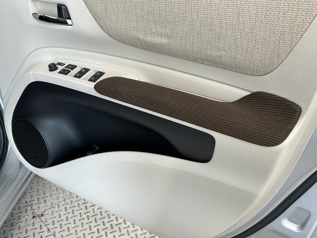 シエンタハイブリッドＧ　禁煙　１オーナー　コーナーポール　ナビＴＶ１年保証　禁煙車　ワンオーナー　コーナーポール　ナビＴＶ　ＥＴＣ　バックカメラ　両側電動スライドドア　前席シートヒーター　ＵＳＢ接続　Ｂｌｕｅｔｏｏｔｈ　オートハイビーム　１５インチアルミホイール（兵庫県）の中古車