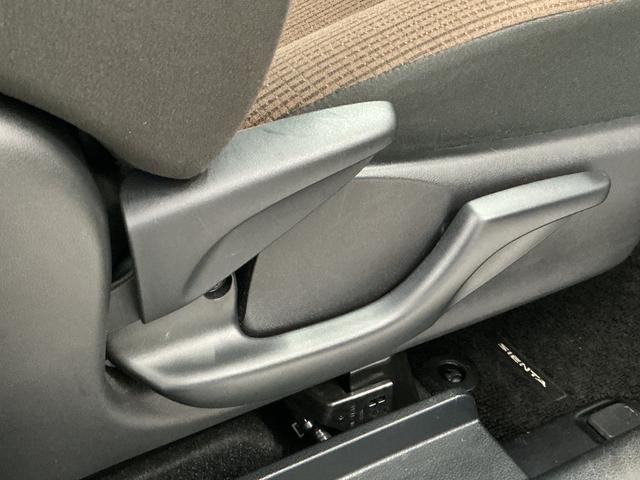 シエンタハイブリッドＧ　禁煙　１オーナー　コーナーポール　ナビＴＶ１年保証　禁煙車　ワンオーナー　コーナーポール　ナビＴＶ　ＥＴＣ　バックカメラ　両側電動スライドドア　前席シートヒーター　ＵＳＢ接続　Ｂｌｕｅｔｏｏｔｈ　オートハイビーム　１５インチアルミホイール（兵庫県）の中古車