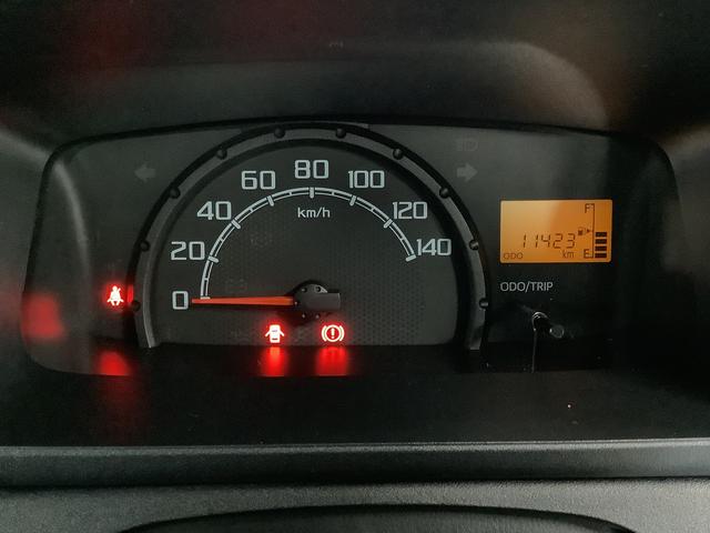 ハイゼットトラックスタンダード 4WD 5MT 3方開 荷台マット ラジオ走行無制限1年保証 4WD 荷台マット MT車 3方開 ゲートプロテクター ラバーフロアマット ドアバイザー ヘッドライトレベライザー マニュアルエアコン ラジオ マッドフラップ リアゲートチェーン(兵庫県)の中古車