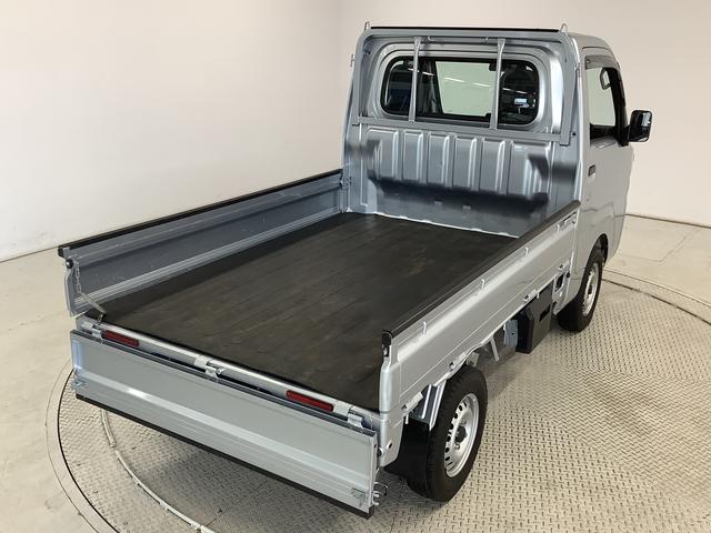 ハイゼットトラックスタンダード 4WD 5MT 3方開 荷台マット ラジオ走行無制限1年保証 4WD 荷台マット MT車 3方開 ゲートプロテクター ラバーフロアマット ドアバイザー ヘッドライトレベライザー マニュアルエアコン ラジオ マッドフラップ リアゲートチェーン(兵庫県)の中古車