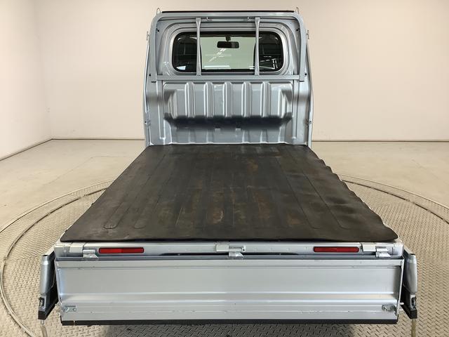 ハイゼットトラックスタンダード 4WD 5MT 3方開 荷台マット ラジオ走行無制限1年保証 4WD 荷台マット MT車 3方開 ゲートプロテクター ラバーフロアマット ドアバイザー ヘッドライトレベライザー マニュアルエアコン ラジオ マッドフラップ リアゲートチェーン(兵庫県)の中古車