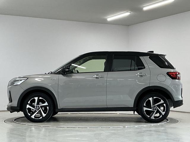 ロッキープレミアムG HEV 9インチディスプレイオーディオ USB1年保証 9インチディスプレイオーディオ パノラマモニター アダプティブクルーズコントロール ブラインドスポットモニター 前後コーナーセンサー 前席シートヒーター USB 17インチ純正アルミホイール(兵庫県)の中古車