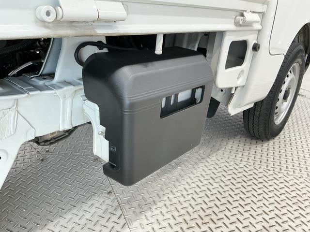 ハイゼットトラックスタンダード 雹害車両 CVT車 ワンオーナー バックソナー雹害車両 1年保証 CVT ワンオーナー バックソナー 3方開 ゲートプロテクター アイドリングストップ 横滑り防止装置 オートライト ドアバイザー ヘッドライトレベライザー ラジオ スペアタイヤ(兵庫県)の中古車