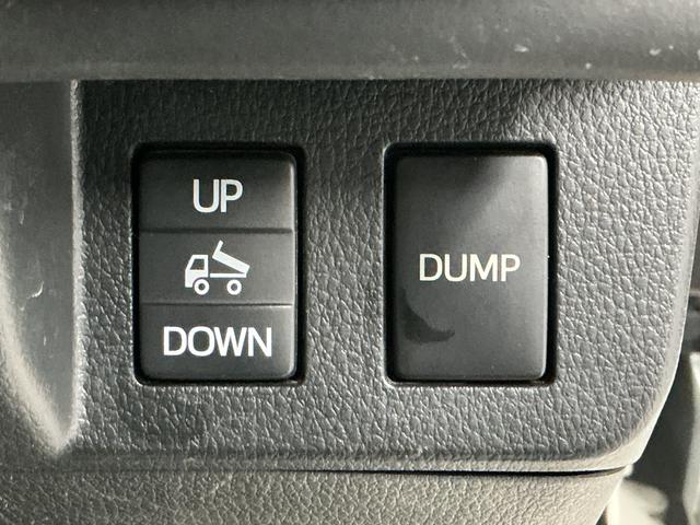 ハイゼットトラックローダンプ　４ＷＤ　ＡＴ車　禁煙　ワンオーナー　３方開走行無制限１年保証　４ＷＤ　ワンオーナー　ＡＴ　禁煙車　３方開　ゲートプロテクター　ドアバイザー　ヘッドライトレベライザー　アクセサリーソケット　マニュアルエアコン　スペアタイヤ　ラバーフロアマット（兵庫県）の中古車