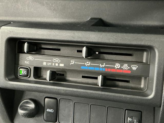 ハイゼットトラックローダンプ　４ＷＤ　ＡＴ車　禁煙　ワンオーナー　３方開走行無制限１年保証　４ＷＤ　ワンオーナー　ＡＴ　禁煙車　３方開　ゲートプロテクター　ドアバイザー　ヘッドライトレベライザー　アクセサリーソケット　マニュアルエアコン　スペアタイヤ　ラバーフロアマット（兵庫県）の中古車