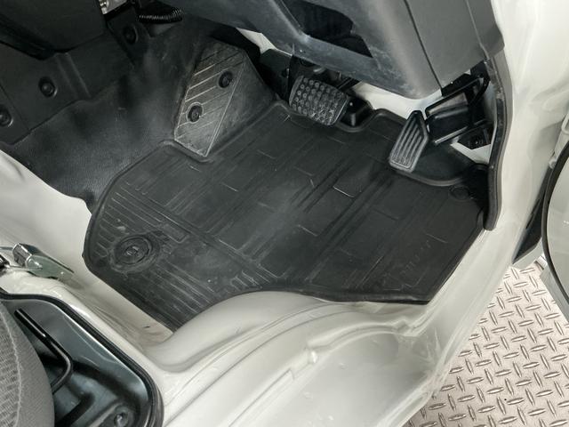 ハイゼットトラックローダンプ　４ＷＤ　ＡＴ車　禁煙　ワンオーナー　３方開走行無制限１年保証　４ＷＤ　ワンオーナー　ＡＴ　禁煙車　３方開　ゲートプロテクター　ドアバイザー　ヘッドライトレベライザー　アクセサリーソケット　マニュアルエアコン　スペアタイヤ　ラバーフロアマット（兵庫県）の中古車