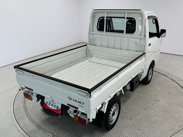 ハイゼットトラックローダンプ　４ＷＤ　ＡＴ車　禁煙　ワンオーナー　３方開走行無制限１年保証　４ＷＤ　ワンオーナー　ＡＴ　禁煙車　３方開　ゲートプロテクター　ドアバイザー　ヘッドライトレベライザー　アクセサリーソケット　マニュアルエアコン　スペアタイヤ　ラバーフロアマット（兵庫県）の中古車