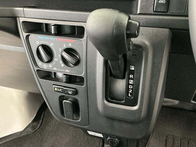 ハイゼットカーゴデラックスSAIII 4WD AT ワンオーナー ETC走行無制限1年保証 4WD ワンオーナー AT車 ETC リアコーナーセンサー オートハイビーム アイドリングストップ キーレス 横滑り防止装置 ヘッドライトレベライザー パワーウィンドウ ラジオ(兵庫県)の中古車
