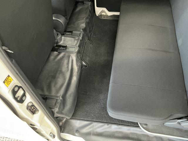 ハイゼットカーゴデラックスSAIII 4WD AT ワンオーナー ETC走行無制限1年保証 4WD ワンオーナー AT車 ETC リアコーナーセンサー オートハイビーム アイドリングストップ キーレス 横滑り防止装置 ヘッドライトレベライザー パワーウィンドウ ラジオ(兵庫県)の中古車