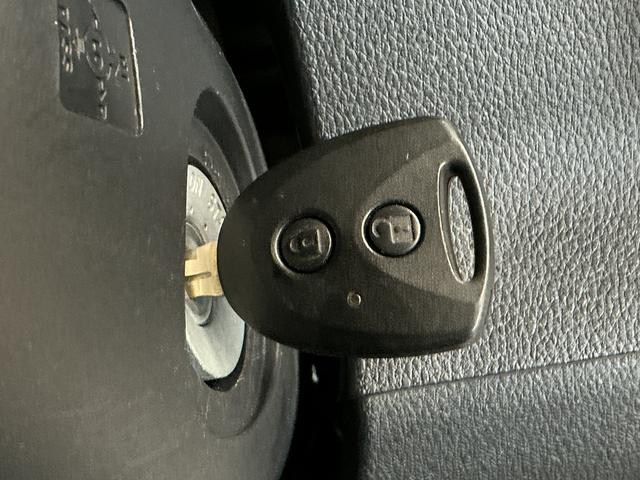 ハイゼットカーゴＤＸ　ワンオーナー　４ＷＤ　ラジオデッキ　コーナーセンサー１年保証　１オーナ　切替式４ＷＤ　ＥＴＣ　ラジオデッキ　ＣＶＴ車　前後コーナーセンサー　キーレスエントリー　ＬＥＤヘッドライト　オートハイビーム　横滑り防止装置　ドアバイザー　アイドリングストップ（兵庫県）の中古車