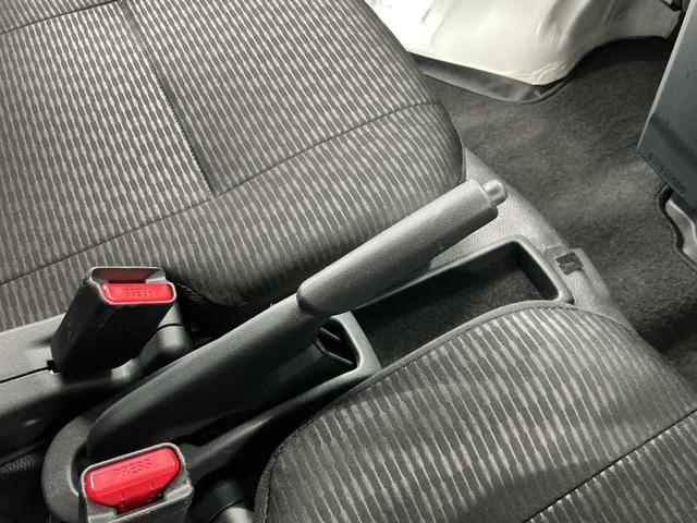 ハイゼットカーゴＤＸ　ワンオーナー　４ＷＤ　ラジオデッキ　コーナーセンサー１年保証　１オーナ　切替式４ＷＤ　ＥＴＣ　ラジオデッキ　ＣＶＴ車　前後コーナーセンサー　キーレスエントリー　ＬＥＤヘッドライト　オートハイビーム　横滑り防止装置　ドアバイザー　アイドリングストップ（兵庫県）の中古車