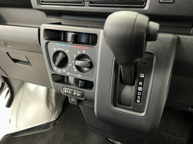 ハイゼットカーゴＤＸ　ワンオーナー　４ＷＤ　ラジオデッキ　コーナーセンサー１年保証　１オーナ　切替式４ＷＤ　ＥＴＣ　ラジオデッキ　ＣＶＴ車　前後コーナーセンサー　キーレスエントリー　ＬＥＤヘッドライト　オートハイビーム　横滑り防止装置　ドアバイザー　アイドリングストップ（兵庫県）の中古車