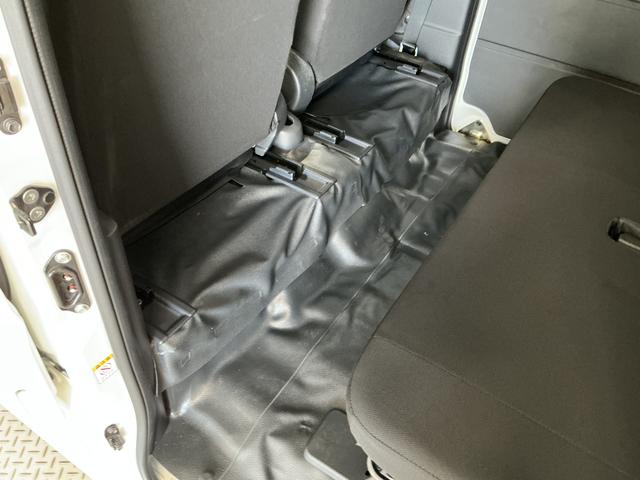 ハイゼットカーゴＤＸ　ワンオーナー　４ＷＤ　ラジオデッキ　コーナーセンサー１年保証　１オーナ　切替式４ＷＤ　ＥＴＣ　ラジオデッキ　ＣＶＴ車　前後コーナーセンサー　キーレスエントリー　ＬＥＤヘッドライト　オートハイビーム　横滑り防止装置　ドアバイザー　アイドリングストップ（兵庫県）の中古車