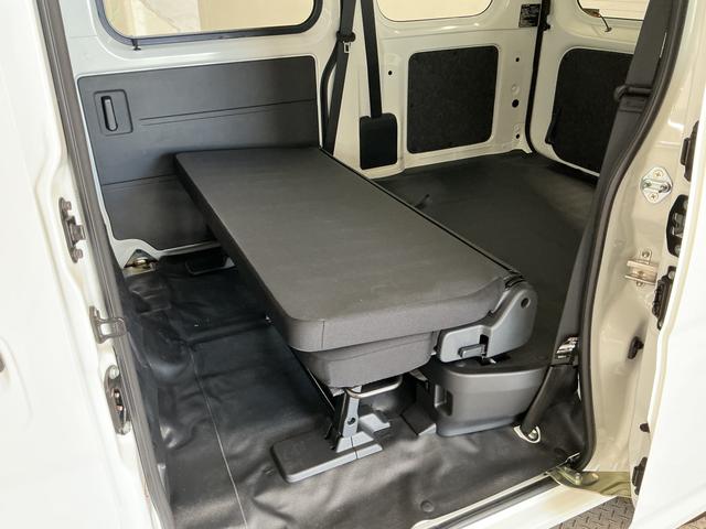 ハイゼットカーゴＤＸ　ワンオーナー　４ＷＤ　ラジオデッキ　コーナーセンサー１年保証　１オーナ　切替式４ＷＤ　ＥＴＣ　ラジオデッキ　ＣＶＴ車　前後コーナーセンサー　キーレスエントリー　ＬＥＤヘッドライト　オートハイビーム　横滑り防止装置　ドアバイザー　アイドリングストップ（兵庫県）の中古車