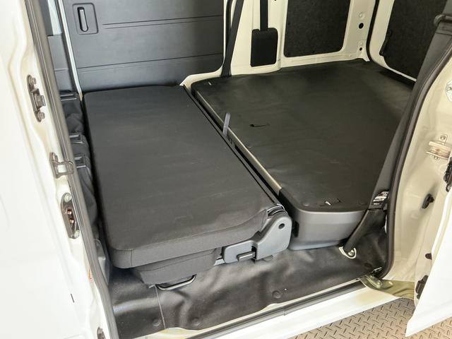 ハイゼットカーゴＤＸ　ワンオーナー　４ＷＤ　ラジオデッキ　コーナーセンサー１年保証　１オーナ　切替式４ＷＤ　ＥＴＣ　ラジオデッキ　ＣＶＴ車　前後コーナーセンサー　キーレスエントリー　ＬＥＤヘッドライト　オートハイビーム　横滑り防止装置　ドアバイザー　アイドリングストップ（兵庫県）の中古車