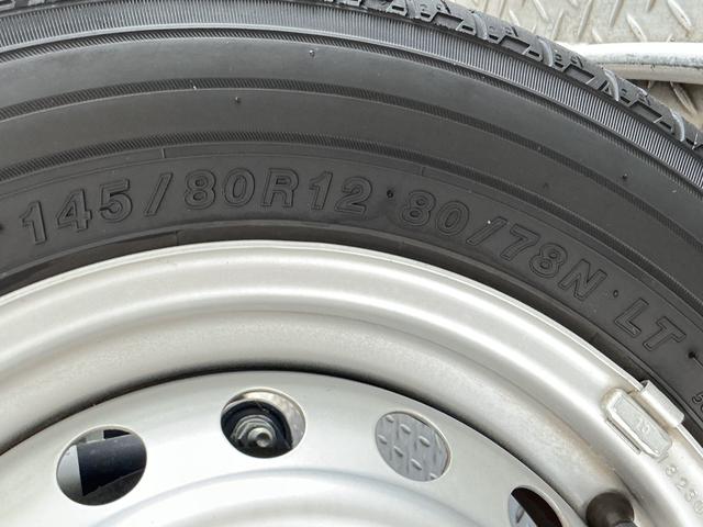 ハイゼットカーゴＤＸ　ワンオーナー　４ＷＤ　ラジオデッキ　コーナーセンサー１年保証　１オーナ　切替式４ＷＤ　ＥＴＣ　ラジオデッキ　ＣＶＴ車　前後コーナーセンサー　キーレスエントリー　ＬＥＤヘッドライト　オートハイビーム　横滑り防止装置　ドアバイザー　アイドリングストップ（兵庫県）の中古車