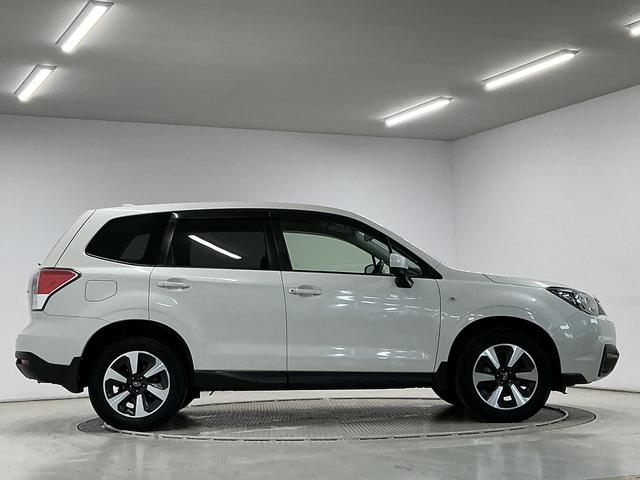 フォレスター２．０ｉ　４ＷＤ　ＥＴＣ　１７インチアルミホイール　キーレス１年保証　４ＷＤ　ＥＴＣ　横滑り防止装置　１７インチ純正アルミホイール　ＬＥＤヘッドライト　オートエアコン　アイドリングストップ　電動格納ミラー　運転席シートリフター　アクセサリーソケット　キーレス（兵庫県）の中古車