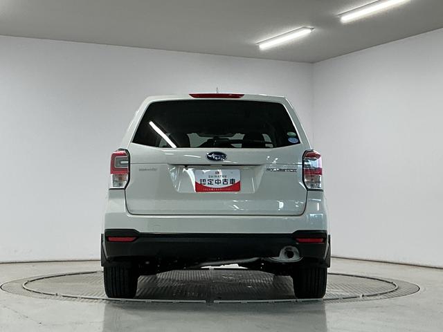 フォレスター２．０ｉ　４ＷＤ　ＥＴＣ　１７インチアルミホイール　キーレス１年保証　４ＷＤ　ＥＴＣ　横滑り防止装置　１７インチ純正アルミホイール　ＬＥＤヘッドライト　オートエアコン　アイドリングストップ　電動格納ミラー　運転席シートリフター　アクセサリーソケット　キーレス（兵庫県）の中古車