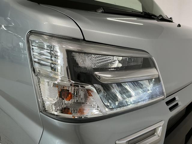 ハイゼットカーゴＤＸ　ＳＡIII　ワンオーナー　切替式４ＷＤ　ＥＴＣ　ラジオワンオーナー　切替式４ＷＤ　ラジオデッキ　ＥＴＣ　ＡＴ車　間仕切りカーテン　リアコーナーセンサー　オートハイビーム　ＬＥＤヘッドライト　フォグライト　ドアバイザー　横滑り防止装置　パワーウインドウ（兵庫県）の中古車