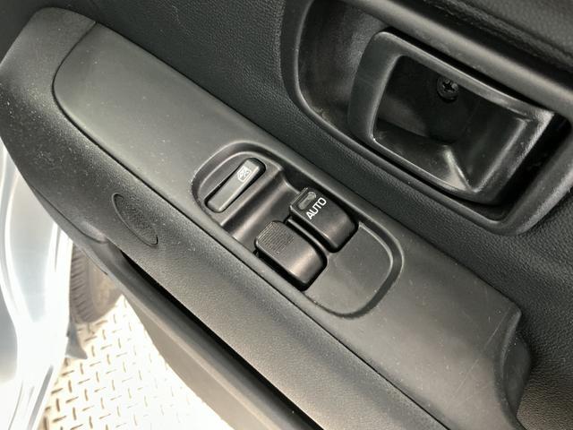 ハイゼットカーゴＤＸ　ＳＡIII　ワンオーナー　切替式４ＷＤ　ＥＴＣ　ラジオワンオーナー　切替式４ＷＤ　ラジオデッキ　ＥＴＣ　ＡＴ車　間仕切りカーテン　リアコーナーセンサー　オートハイビーム　ＬＥＤヘッドライト　フォグライト　ドアバイザー　横滑り防止装置　パワーウインドウ（兵庫県）の中古車