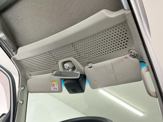 ハイゼットカーゴＤＸ　ＳＡIII　ワンオーナー　切替式４ＷＤ　ＥＴＣ　ラジオワンオーナー　切替式４ＷＤ　ラジオデッキ　ＥＴＣ　ＡＴ車　間仕切りカーテン　リアコーナーセンサー　オートハイビーム　ＬＥＤヘッドライト　フォグライト　ドアバイザー　横滑り防止装置　パワーウインドウ（兵庫県）の中古車