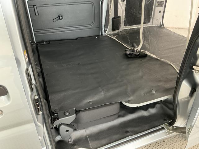 ハイゼットカーゴＤＸ　ＳＡIII　ワンオーナー　切替式４ＷＤ　ＥＴＣ　ラジオワンオーナー　切替式４ＷＤ　ラジオデッキ　ＥＴＣ　ＡＴ車　間仕切りカーテン　リアコーナーセンサー　オートハイビーム　ＬＥＤヘッドライト　フォグライト　ドアバイザー　横滑り防止装置　パワーウインドウ（兵庫県）の中古車