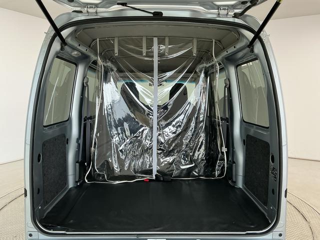 ハイゼットカーゴＤＸ　ＳＡIII　ワンオーナー　切替式４ＷＤ　ＥＴＣ　ラジオワンオーナー　切替式４ＷＤ　ラジオデッキ　ＥＴＣ　ＡＴ車　間仕切りカーテン　リアコーナーセンサー　オートハイビーム　ＬＥＤヘッドライト　フォグライト　ドアバイザー　横滑り防止装置　パワーウインドウ（兵庫県）の中古車