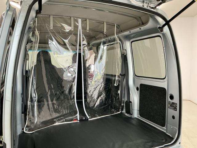 ハイゼットカーゴＤＸ　ＳＡIII　ワンオーナー　切替式４ＷＤ　ＥＴＣ　ラジオワンオーナー　切替式４ＷＤ　ラジオデッキ　ＥＴＣ　ＡＴ車　間仕切りカーテン　リアコーナーセンサー　オートハイビーム　ＬＥＤヘッドライト　フォグライト　ドアバイザー　横滑り防止装置　パワーウインドウ（兵庫県）の中古車